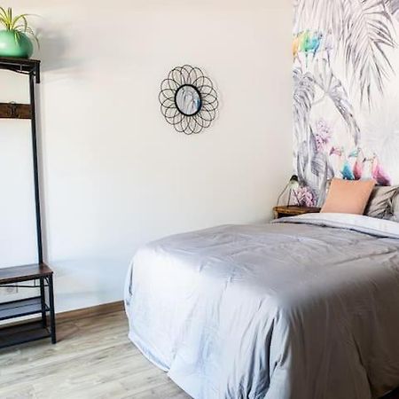 Chambre Tropicale Privee Au Coeur D'Un Village Calme Et Proche Du Vignoble Vinzelles Zewnętrze zdjęcie
